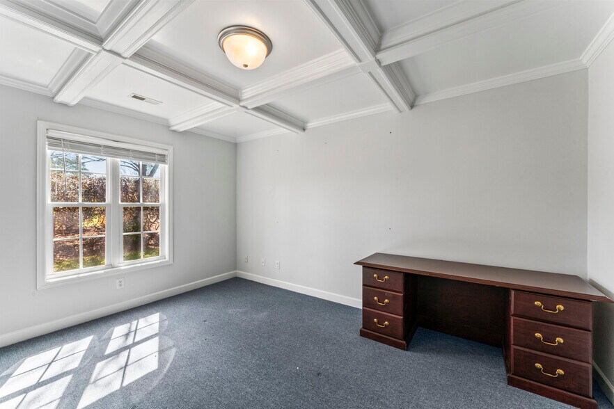 More Photos Of 104 Renaissance Cir, Mauldin Office For Lease