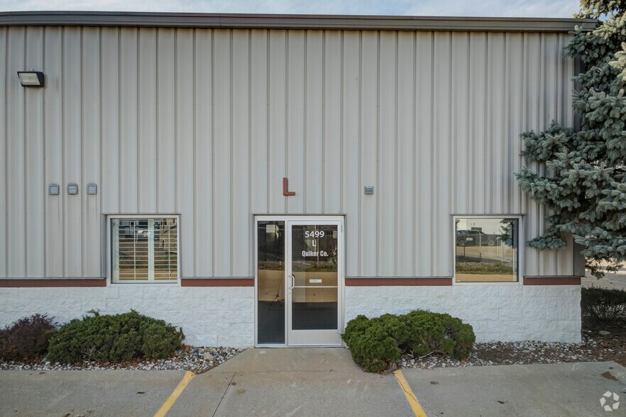 More Photos Of 5499 Perry Dr, Waterford Warehouse For Lease