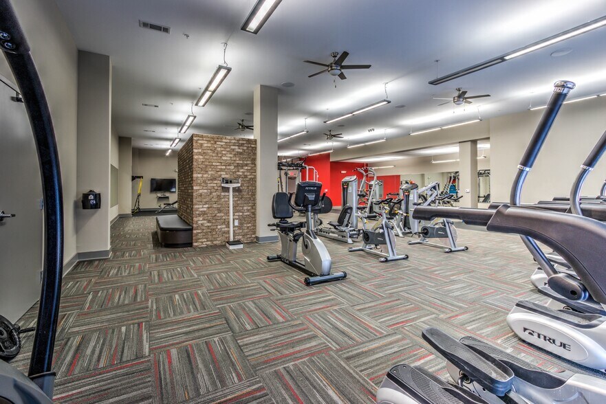 More Photos Of 395 S Highland St, Memphis Apartments For Lease