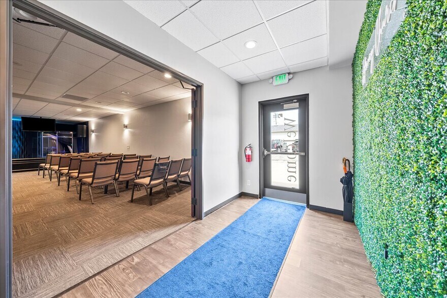 More Photos Of 106 E Princeton Dr, Princeton Storefront Retail Office For Sale