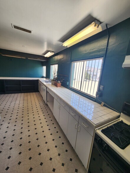 More Photos Of 953 S Raymond Ave, Pasadena Service For Lease