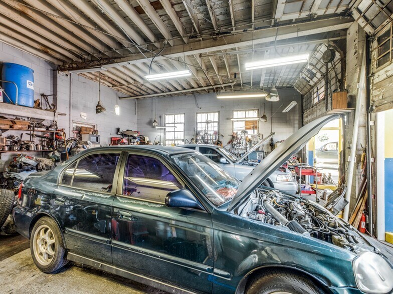 More Photos Of 1415 Cupples Rd, San Antonio Auto Repair For Sale