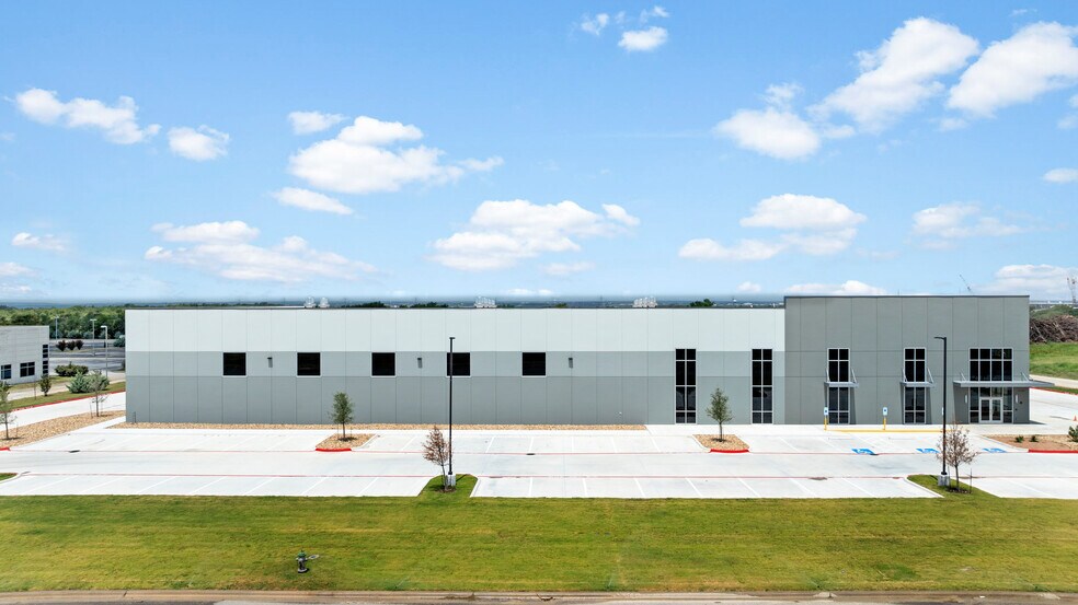 More Photos Of 1720 Eberhart Rd, Temple Warehouse For Lease