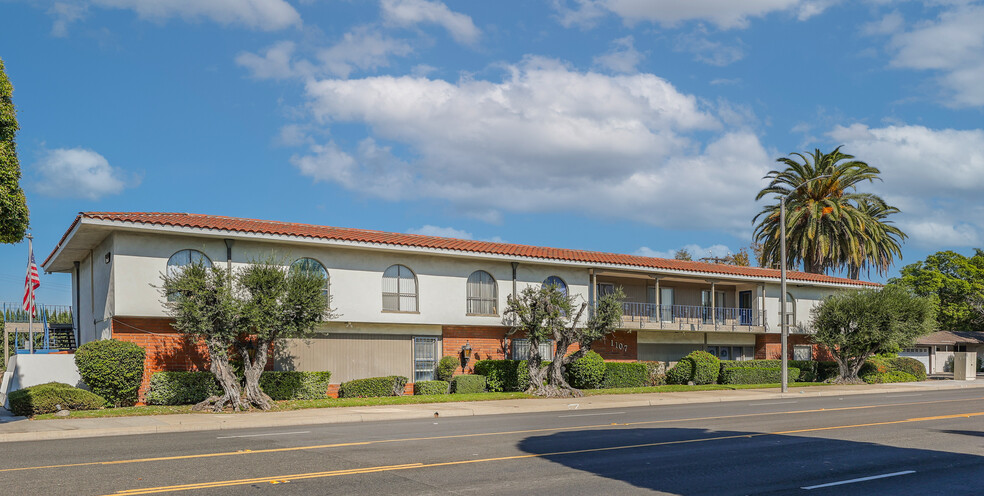 Primary Photo Of 1107 E Chapman Ave, Orange Office Residential For Lease