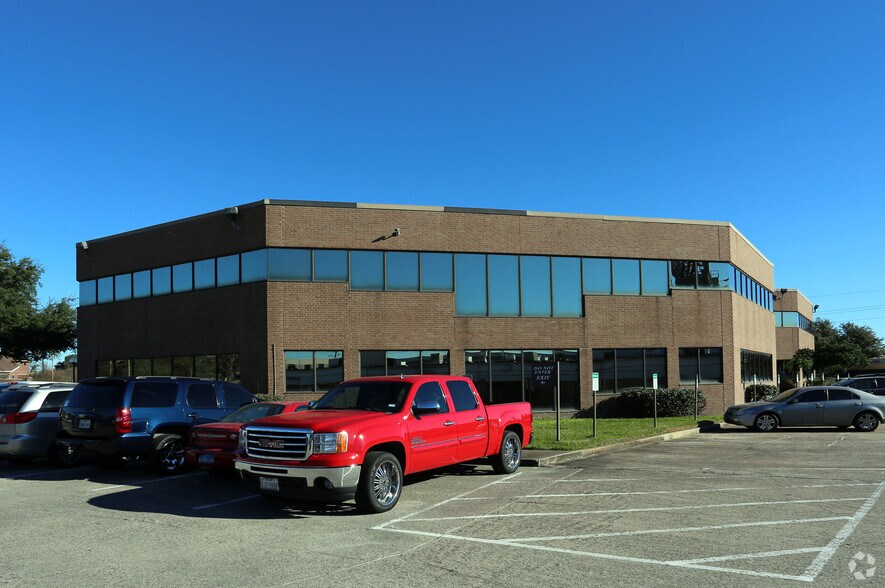 More Photos Of 17115 Red Oak Dr, Houston Medical For Lease