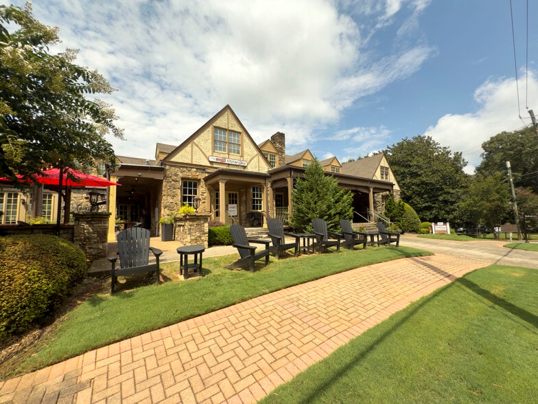 More Photos Of 590 Mimosa Blvd, Roswell Restaurant For Lease