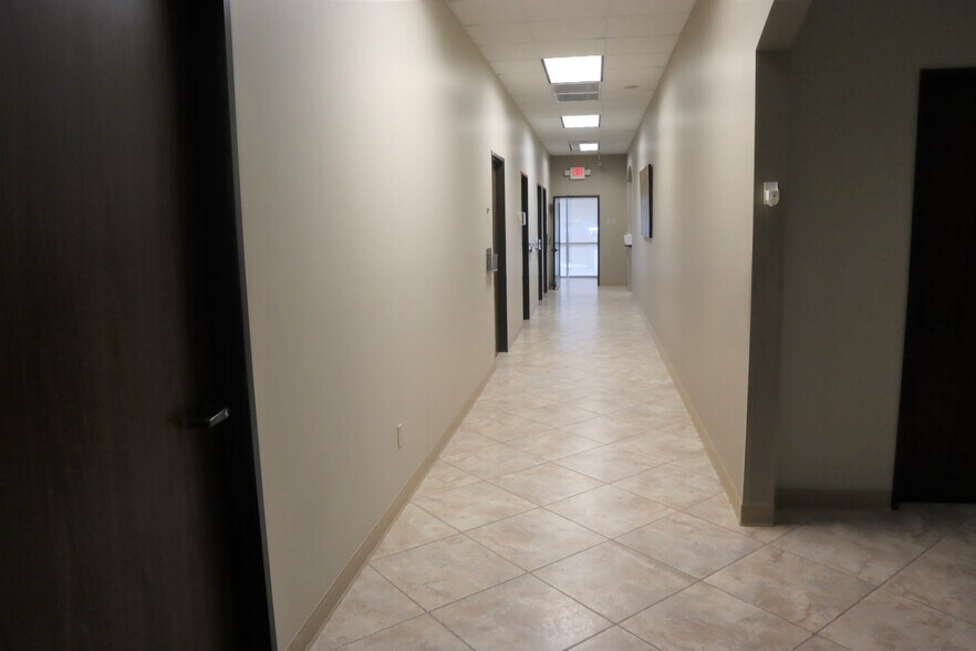 More Photos Of 9405 Huffmeister Rd, Houston Storefront Retail Office For Lease