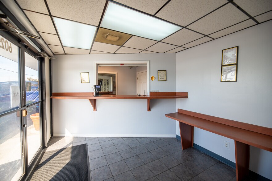 More Photos Of 6025 N Dale Mabry Hwy, Tampa Storefront Retail Office For Lease