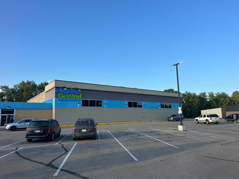 More Photos Of 1250 4th Ave NW, Minot Storefront For Lease