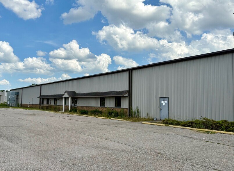 More Photos Of 1701 Conant St, Elkhart Manufacturing For Lease