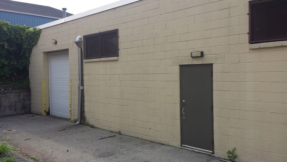 More Photos Of 2 Getty Ave, Clifton Service For Lease