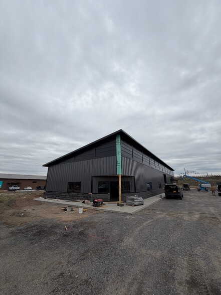 Primary Photo Of 2648 NW 7th St, Redmond Freestanding For Lease