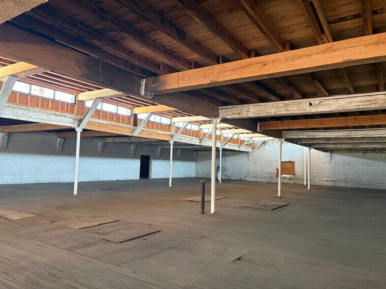More Photos Of 208 W 2nd St, Siler City Manufacturing For Sale