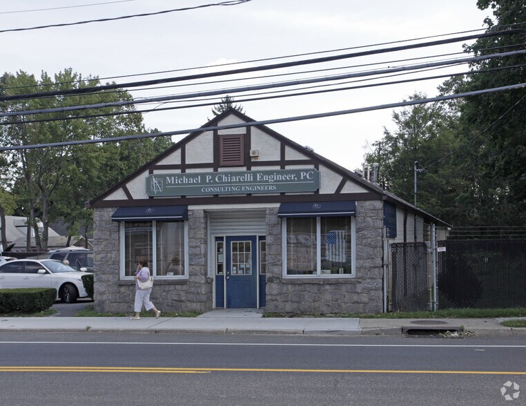 Primary Photo Of 1954 New York Ave, Huntington Station Office For Lease