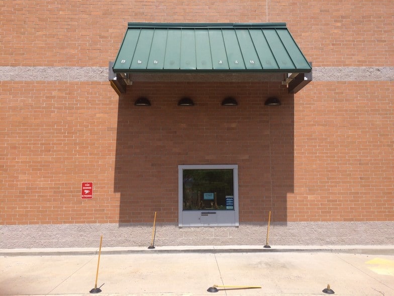 More Photos Of 585 Marketplace Dr, Bel Air Drugstore For Lease