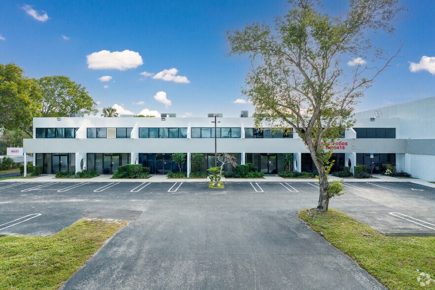 More Photos Of 11917-11929 W Sample Rd, Coral Springs Warehouse For Lease