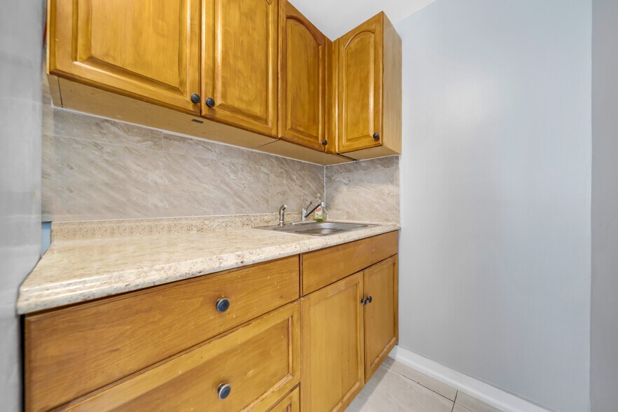 More Photos Of 1621 Van Buren St, Hollywood Apartments For Sale