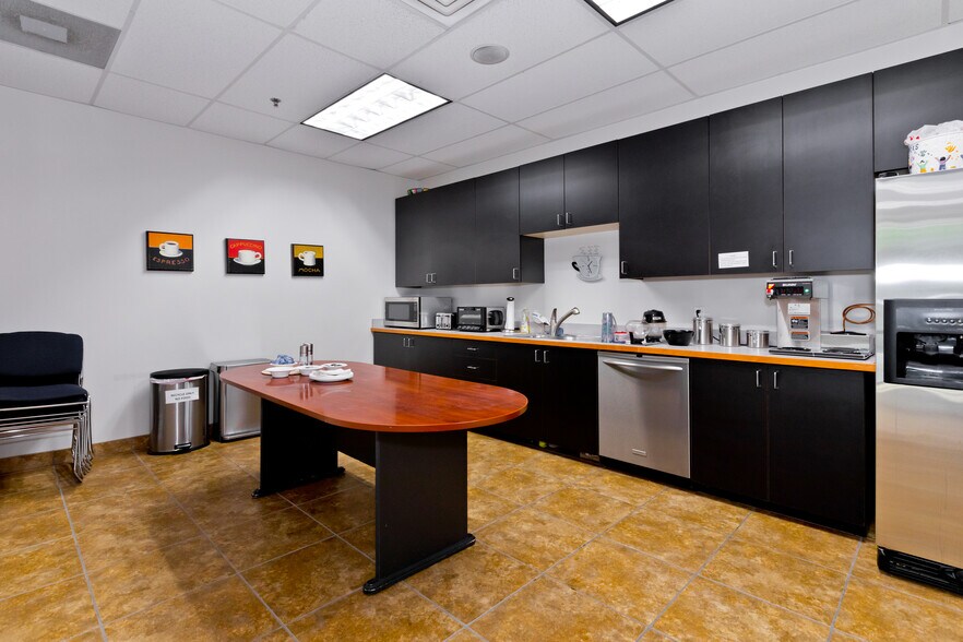 More Photos Of 31065 Plantation Dr, Thousand Palms Warehouse For Sale