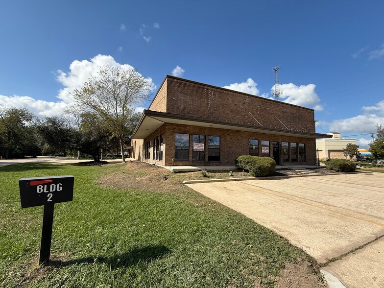 More Photos Of 21755 I45 N, Spring Showroom For Lease