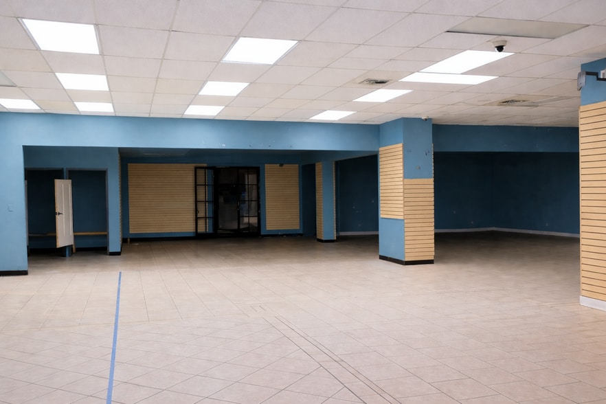 More Photos Of 2521-2525 N Grand Ave, Santa Ana Unknown For Lease