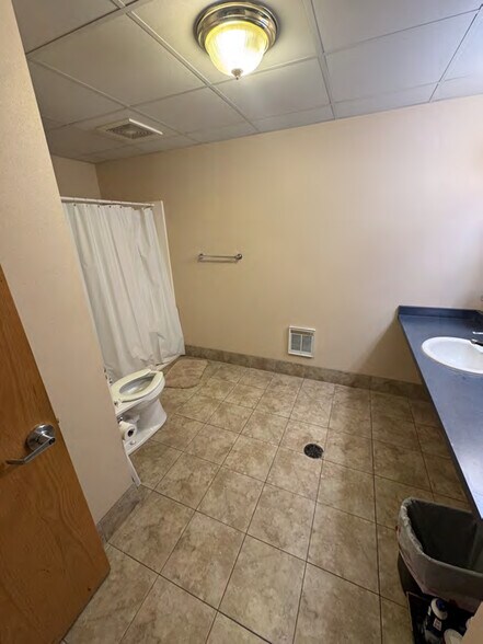 More Photos Of 220 Riverbirch Ct, Deerfield Flex For Sale