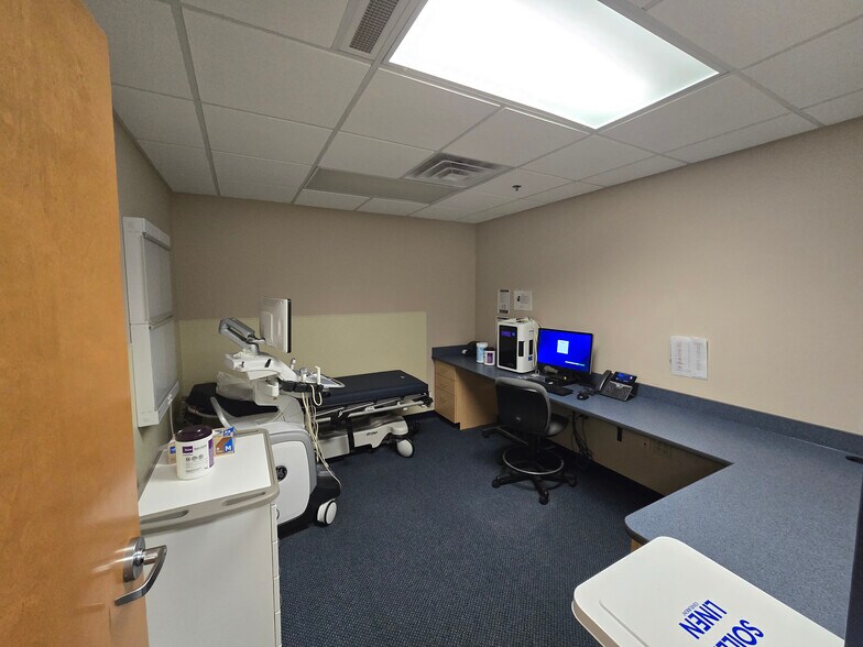 More Photos Of 7335 Crossleigh Ct, Toledo Office For Lease