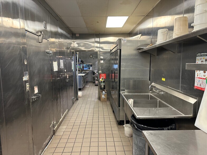 More Photos Of 9225 Las Tunas Dr, Temple City Storefront For Sale