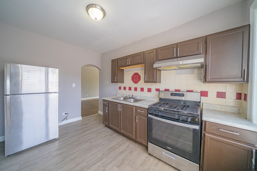 More Photos Of 7646 S Ingleside Ave, Chicago Apartments For Sale