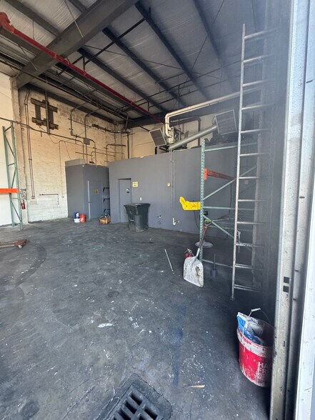 More Photos Of 2703 Richmond Ter, Staten Island Warehouse For Lease