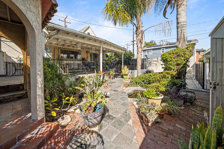 More Photos Of 906 E Commonwealth Ave, Fullerton Storefront For Sale