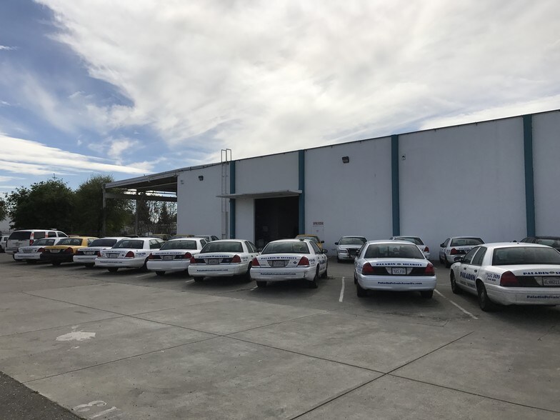 More Photos Of 320 Commerce Cir, Sacramento Warehouse For Lease