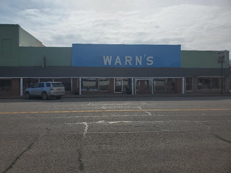 More Photos Of 507 Broadway St, Okemah Department Store For Sale