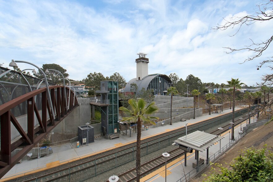 More Photos Of 153 N Highway 101, Solana Beach Storefront Retail Office For Lease