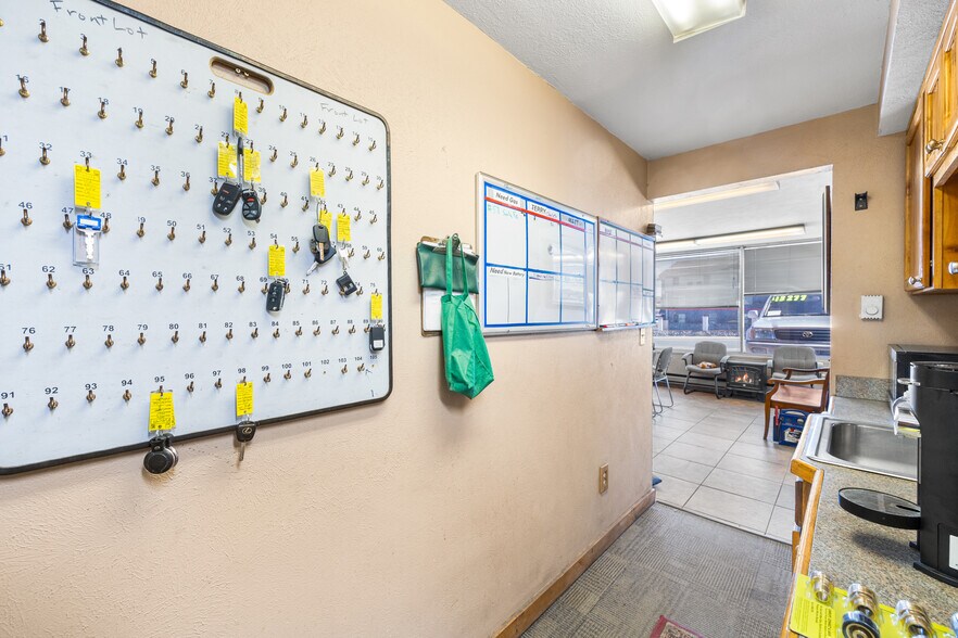 More Photos Of 1015 Park St, Castle Rock Auto Dealership For Lease