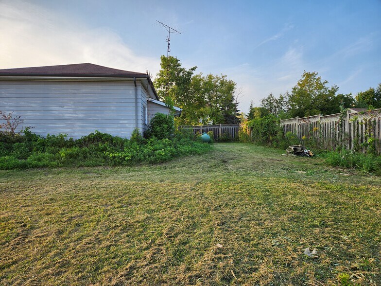 More Photos Of 1465 Harwood Av N, Ajax Land For Lease