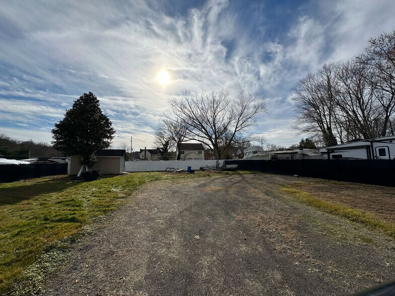 More Photos Of 121 Rental Ln, Grasonville Light Distribution For Lease