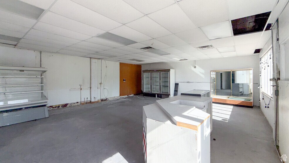More Photos Of 100 W Geneva, East Carbon Convenience Store For Lease