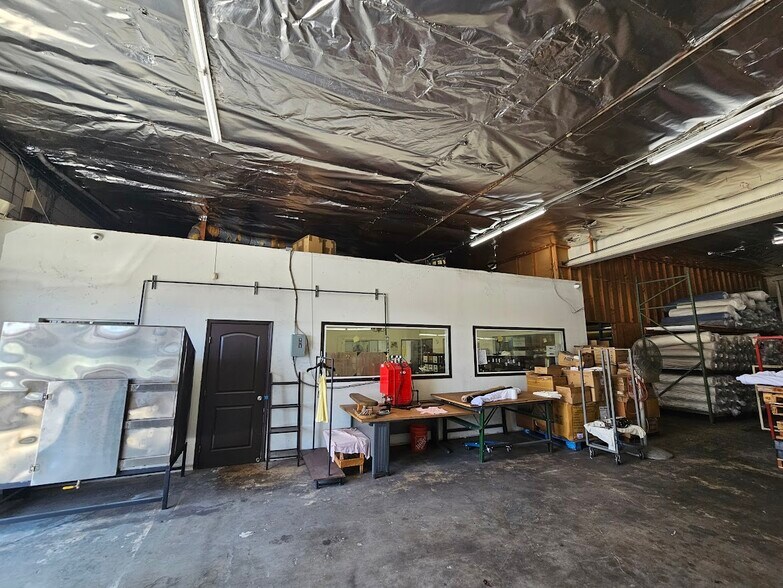 More Photos Of 1537 E Adams Blvd, Los Angeles Warehouse For Lease