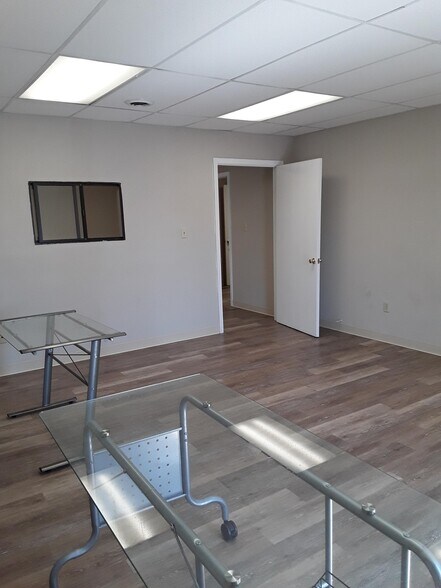 More Photos Of 850 W 40th St, Norfolk Service For Lease