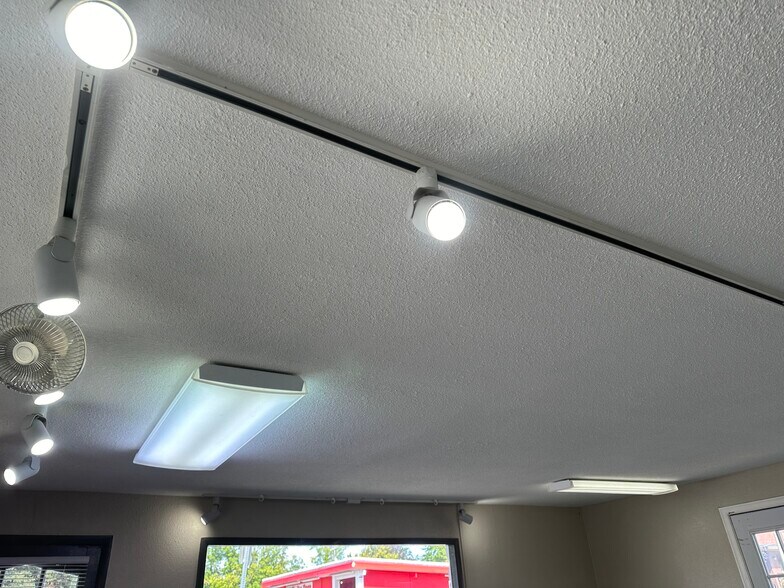 More Photos Of 1906 SE Monroe St, Portland Freestanding For Lease