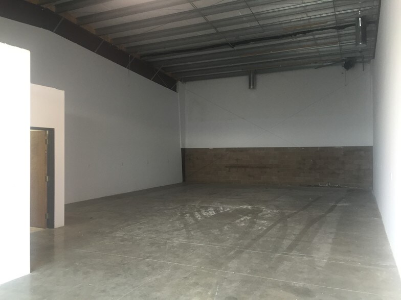 More Photos Of 4802-4810 Table Rock Rd, Medford Warehouse For Lease