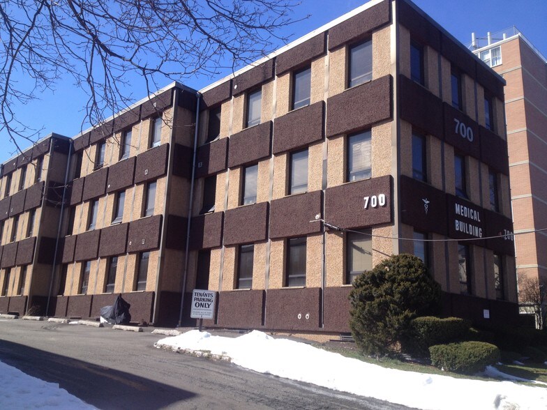 Primary Photo Of 700 N Broad St, Elizabeth Medical For Sale
