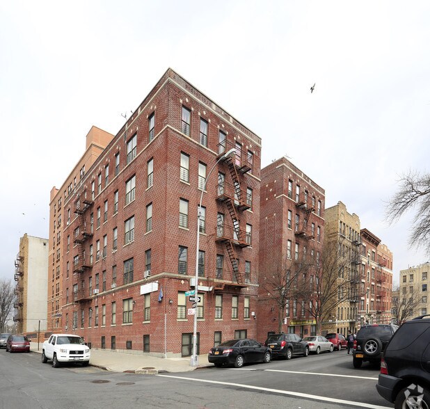 More Photos Of 887 Crotona Pky N, Bronx Apartments For Lease