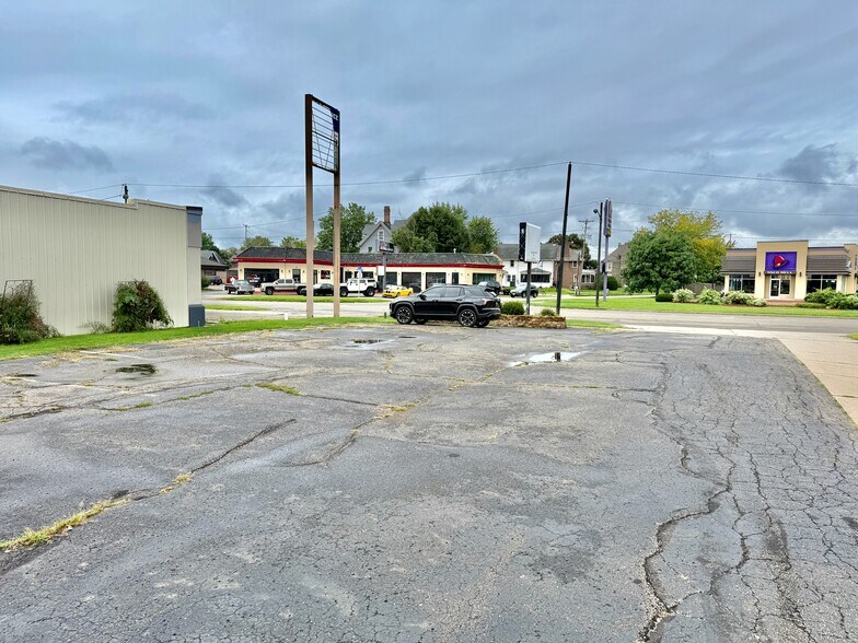 More Photos Of 1107 Lincoln Way E, Massillon Veterinarian Kennel For Sale