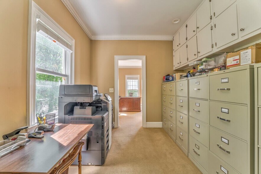 More Photos Of 417 Court St, Calhoun Office For Sale