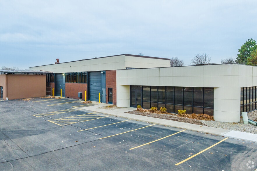 More Photos Of 15021 S Commerce Dr, Dearborn Research And Development For Sale