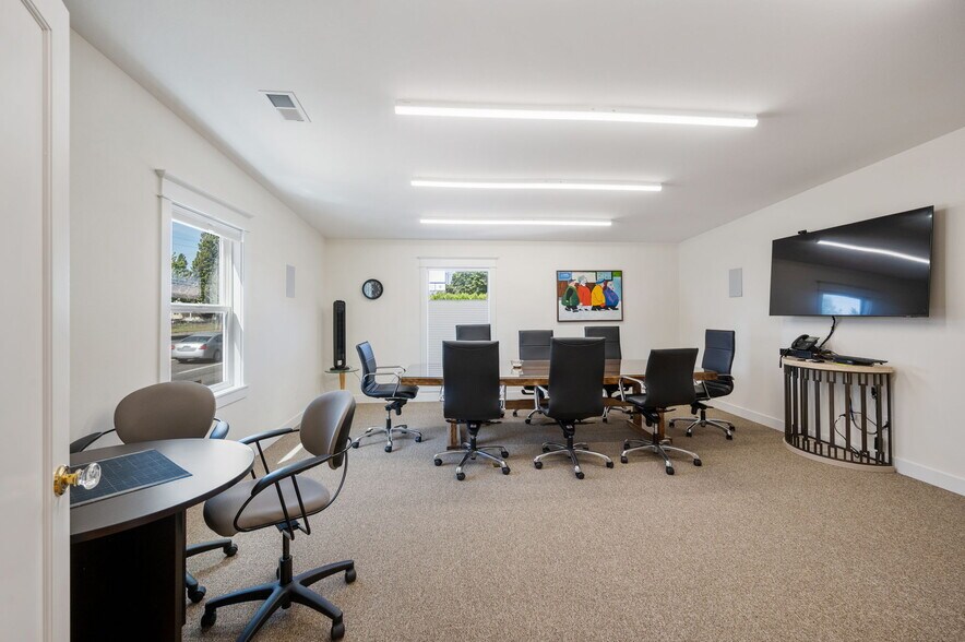 More Photos Of 1005 N Main Ave, Gresham Office For Sale