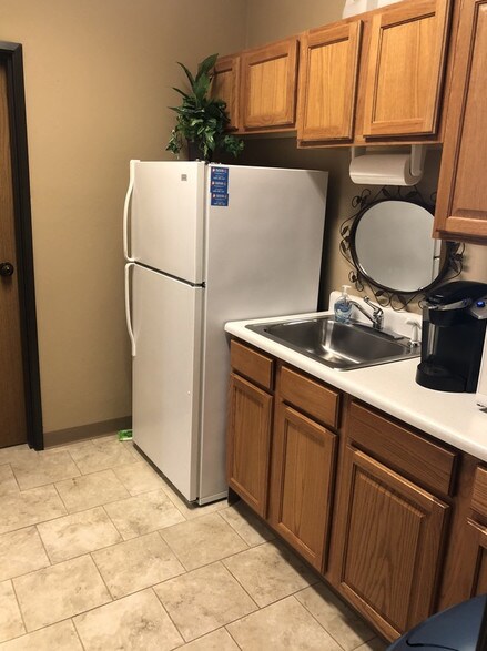 More Photos Of 432 S Mustang Rd, Yukon Office For Lease