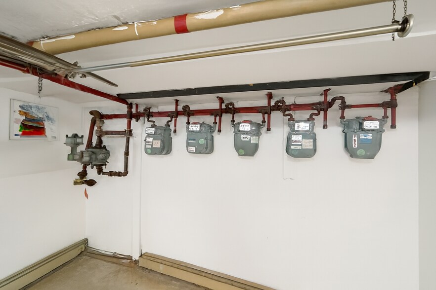 More Photos Of 4715 47th St, Woodside Apartments For Sale