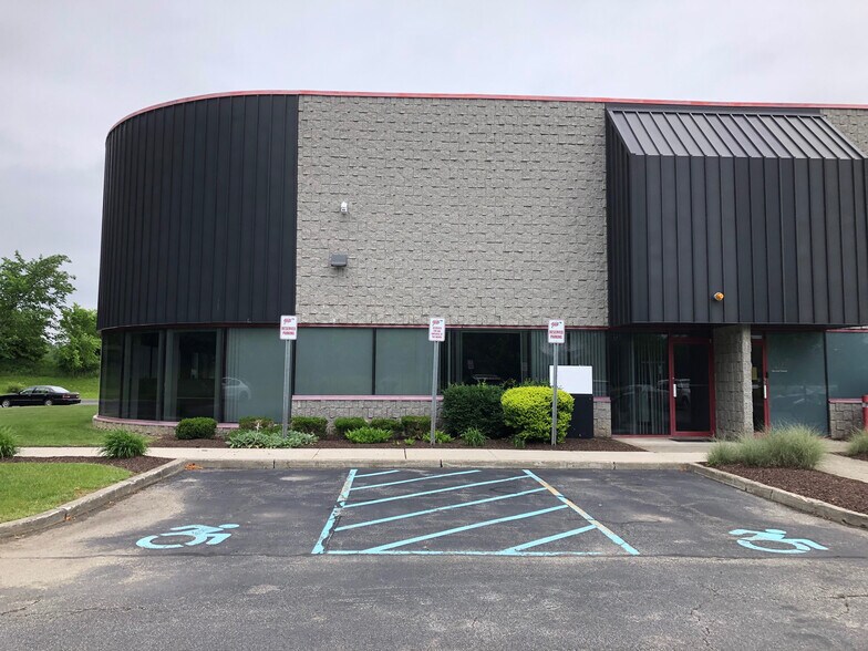 More Photos Of 900 Corporate Blvd, Newburgh Light Distribution For Lease